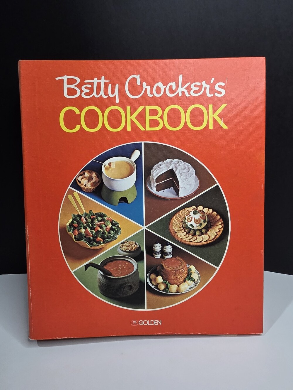 Betty Crocker Cookbook Red Pie Wheel 5-Ring Binder Golden Press 1969/1977